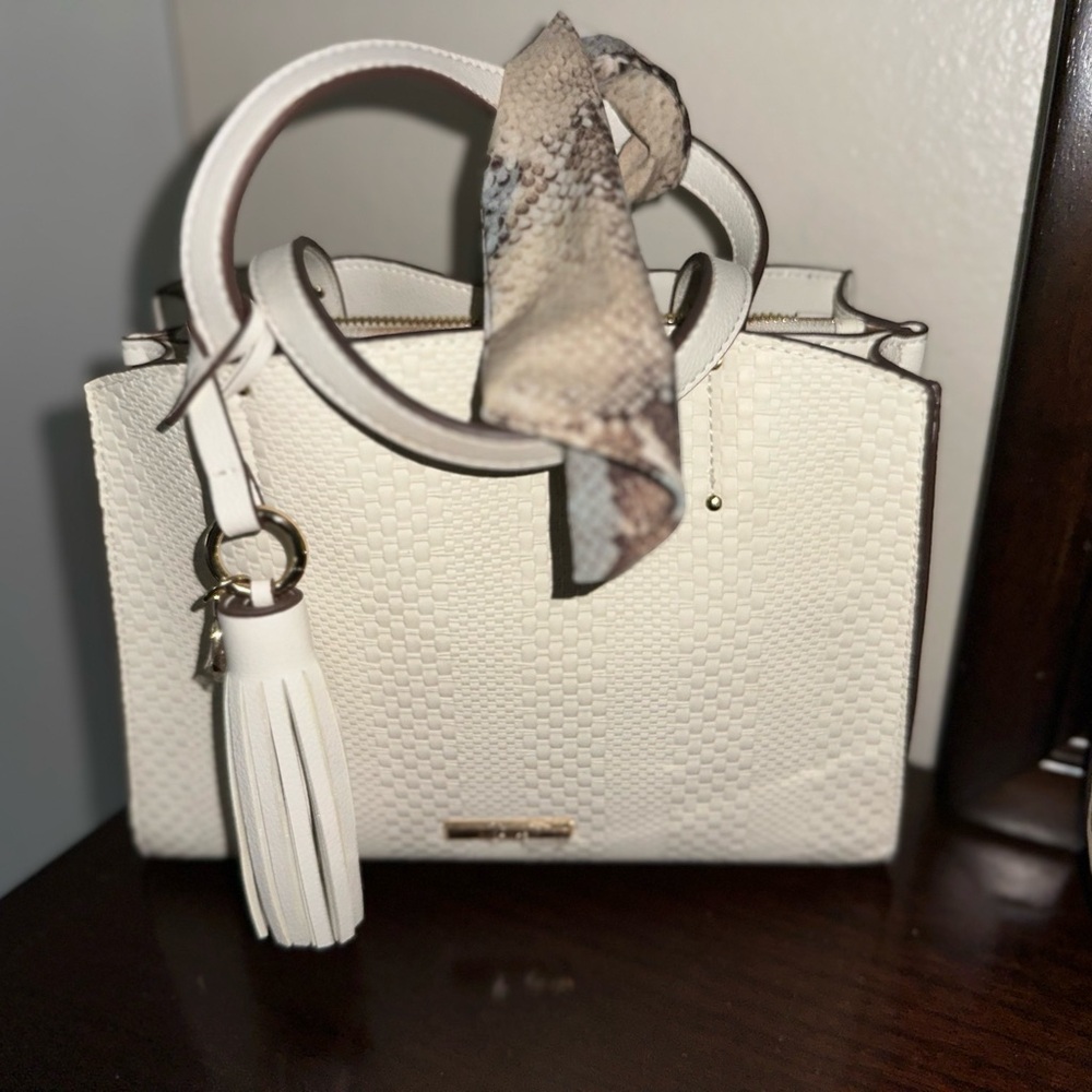 Elegant White Handbag with Tassel